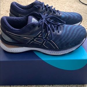 Women’s ASIC Gel-Nimbus 22 running shoes
